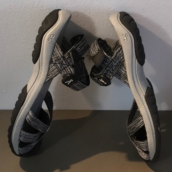 Keen Bali Strap Natural Gray/ Black 1016806 SZ 9.5 - Picture 3 of 5